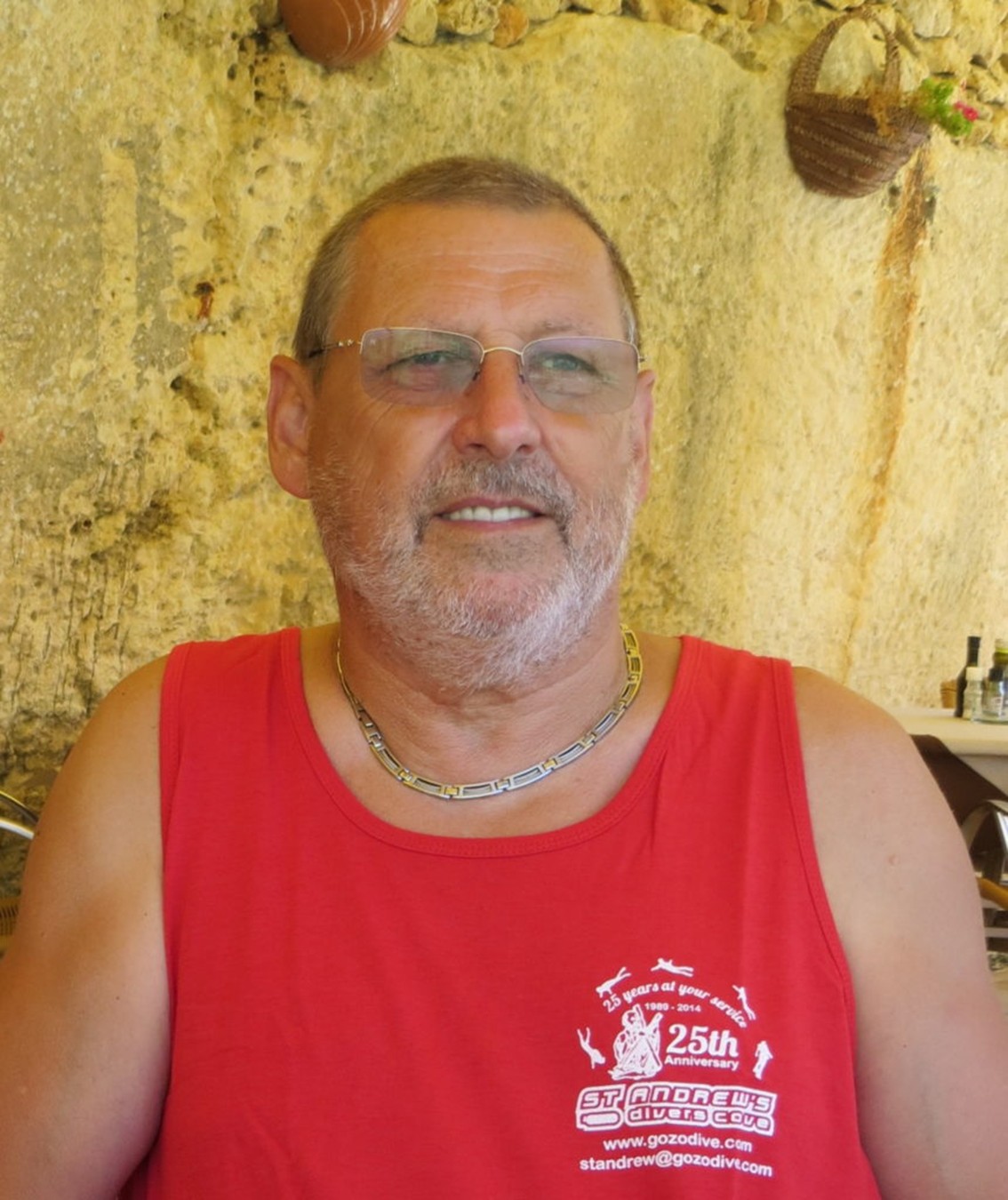 Armand (I** - Ere-duikschoolhoofd)